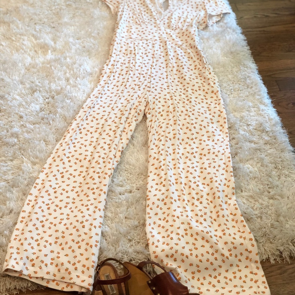 A peach jumper